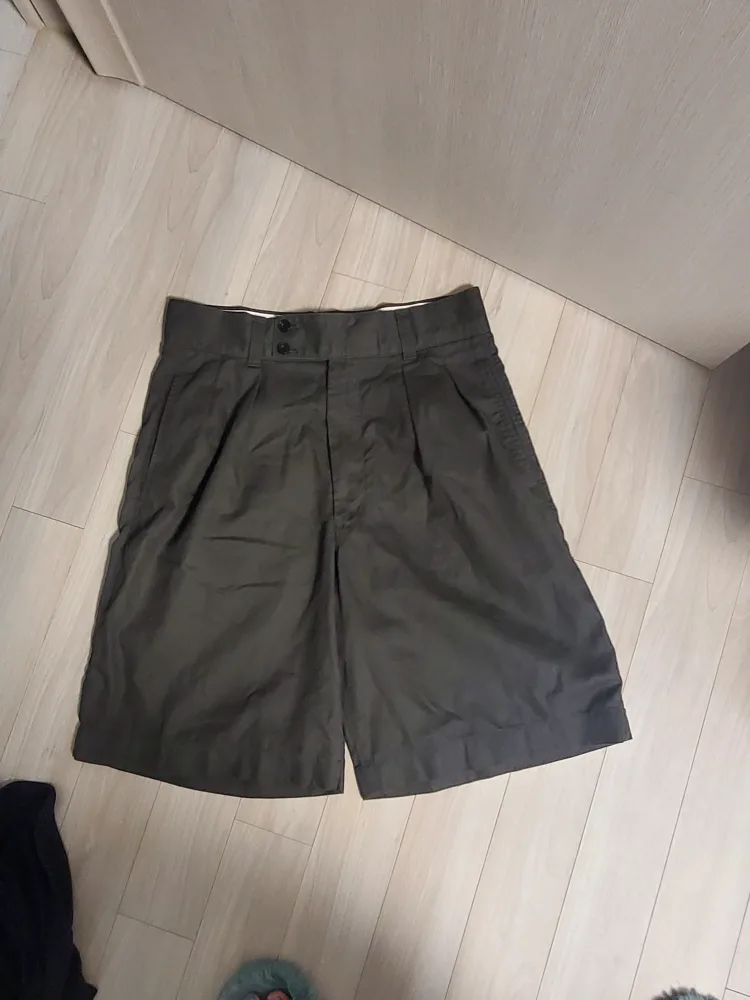 유니클로유 핀턱 버뮤다 투버튼 코튼셔츠 면반바지 와이드핏