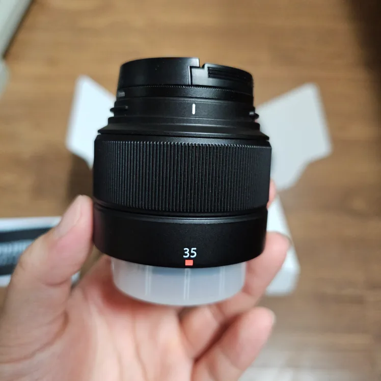 후지필름 XC 35mm F2 렌즈 판매합니다.