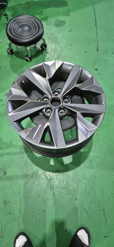 스포티지nq5 18인치중고휠 판매합니다.