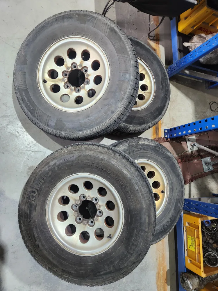 뉴코란도 중고 휠타이어 4개