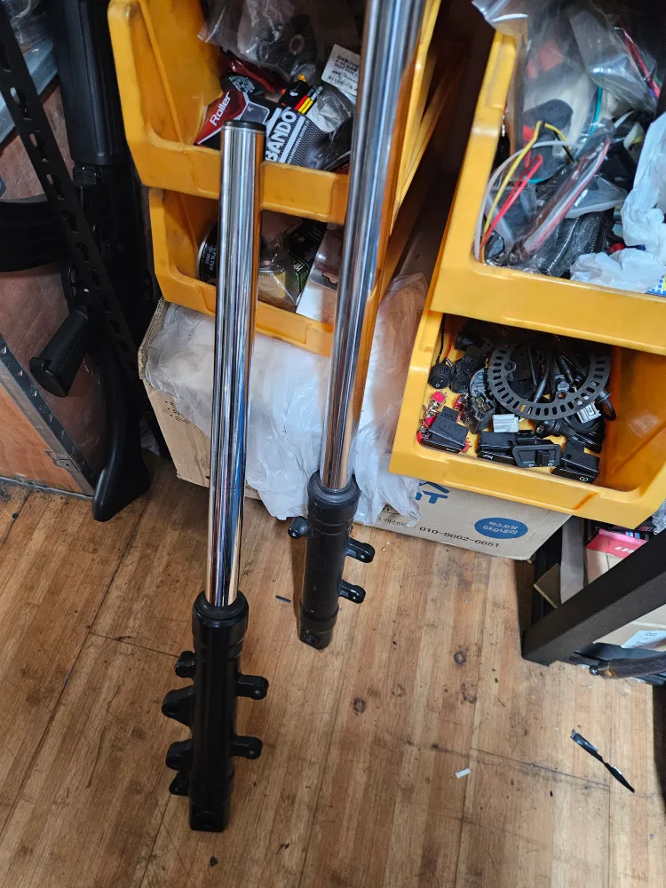 Xmax 프론트쇼바(중고)