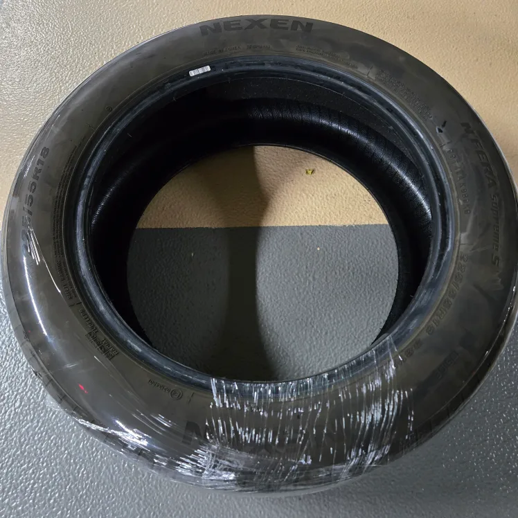 넥센 225/55R18 중고 판매 거의 새상품