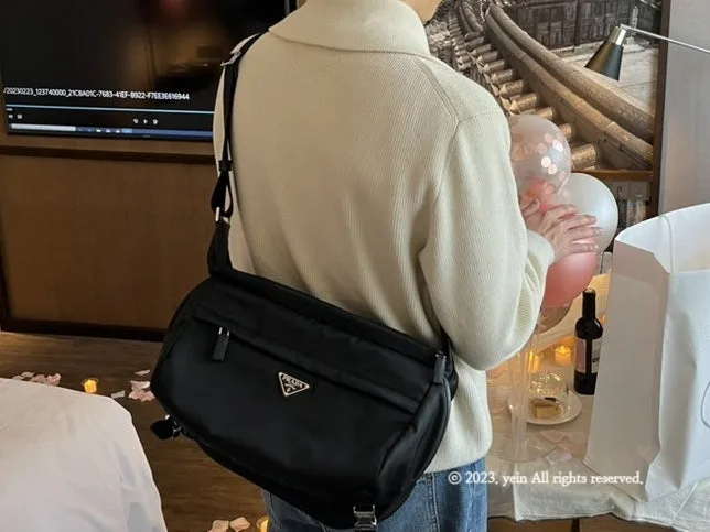 [프라다/바이커백] 극미중고 이서진 한정판  <바이커백> 남녀공용 국내 제품 판매