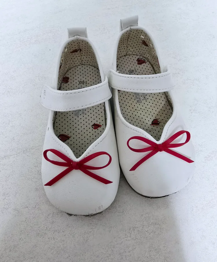 흰색 유아 압소바 구두 135 & 휠라 운동화 135