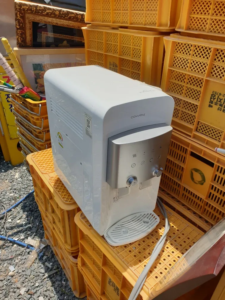 코웨이 정수기 CHP-264L 중고이고 사무실사용