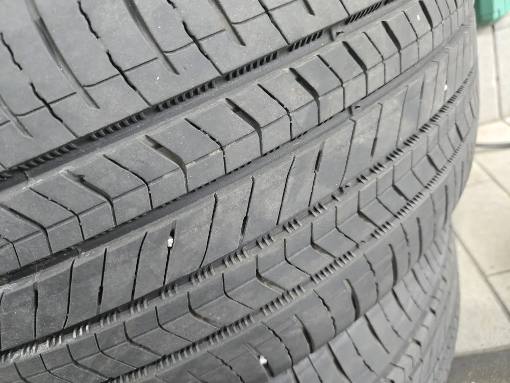 중고타이어 235 50 18 / 245 50 18 한대분씩