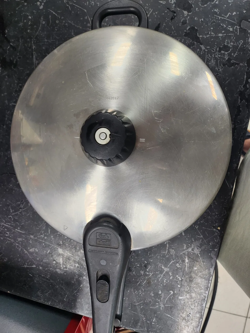 휘슬러 쏠라 압력밥솥 4리터 중고입니다