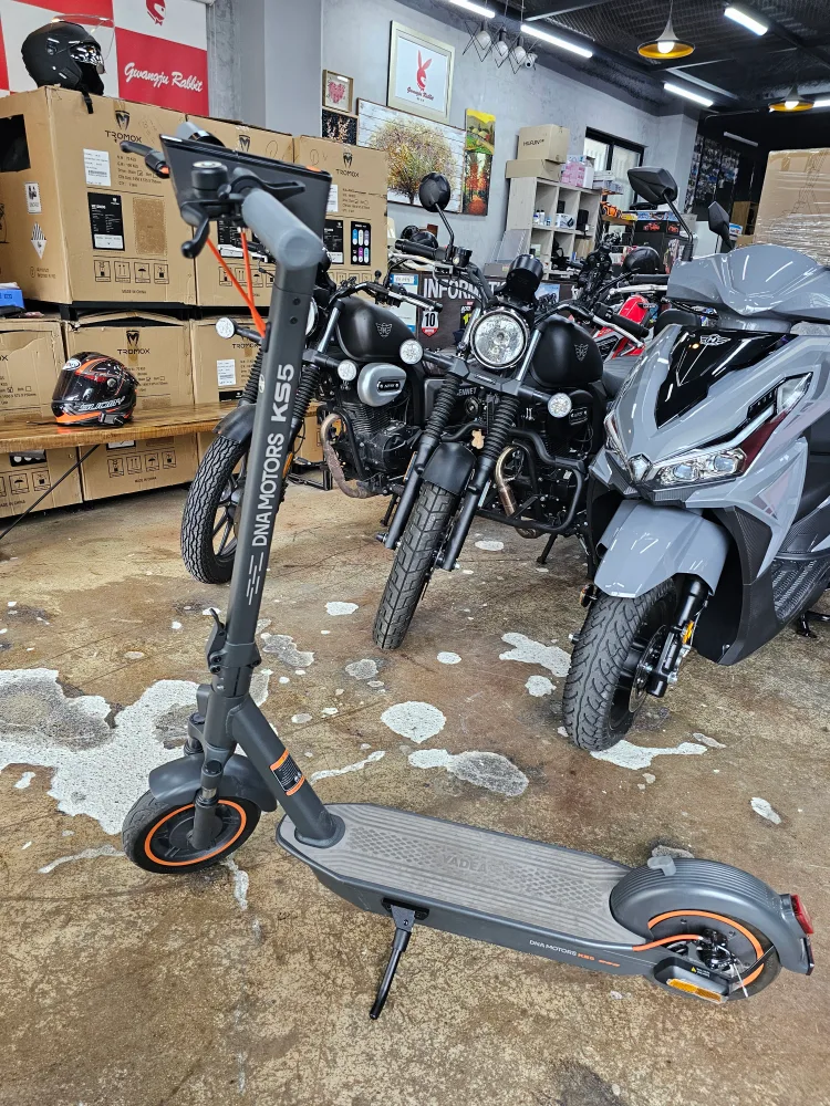 급매!! DNA모터스 KS5 전동 킥보드 신차급 중고!