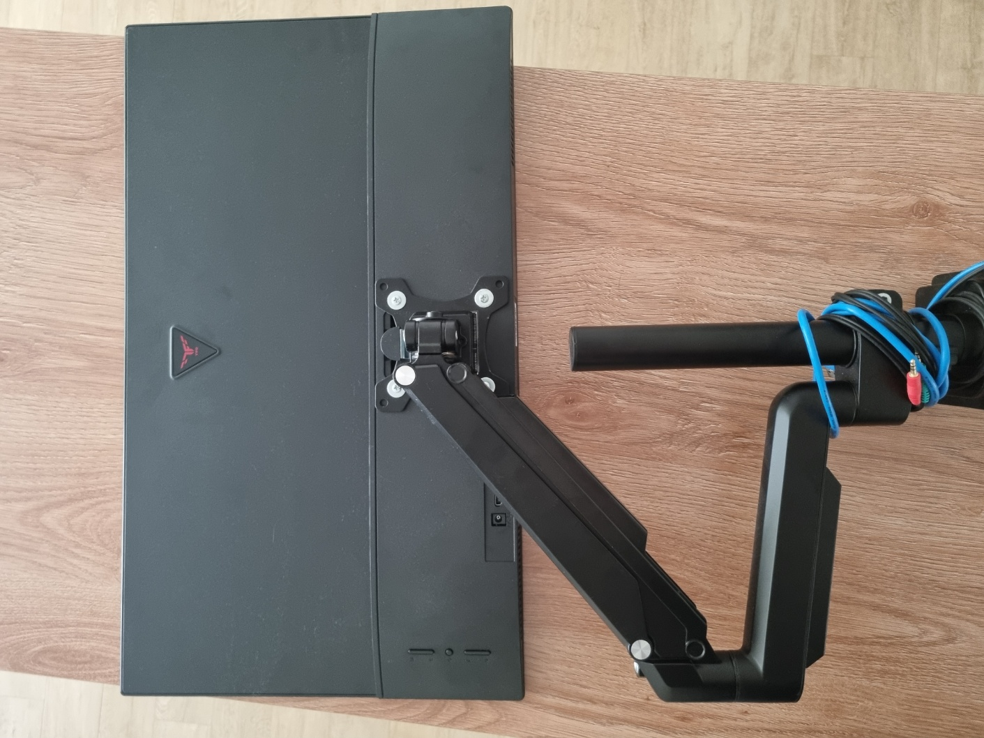 한성 27인치 모니터 울트론2760G 카멜마운트 모니터암