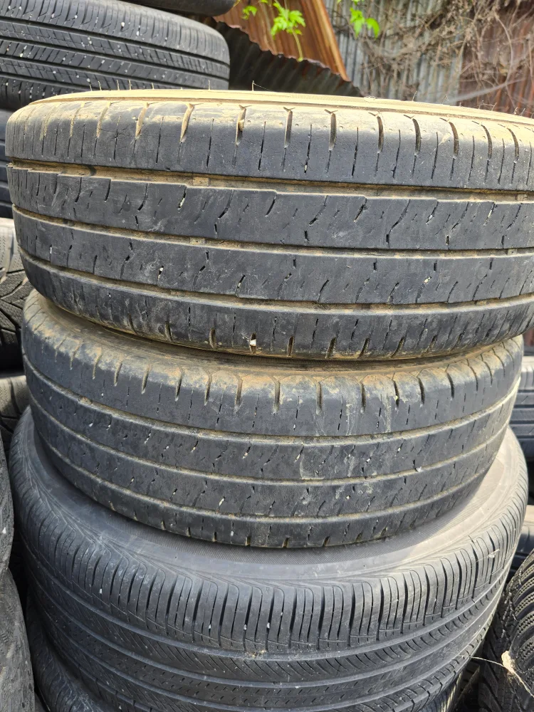 중고 타이어 판매합니다205, 70,15 포터,,봉고3 앞 타이어 입니다