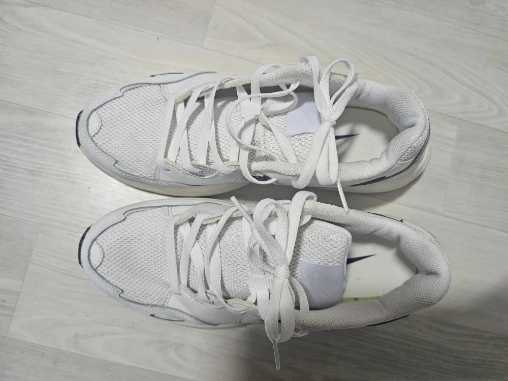 (중고)나이키 에어맥스 퓨전 화이트 265mm.남성입니다.