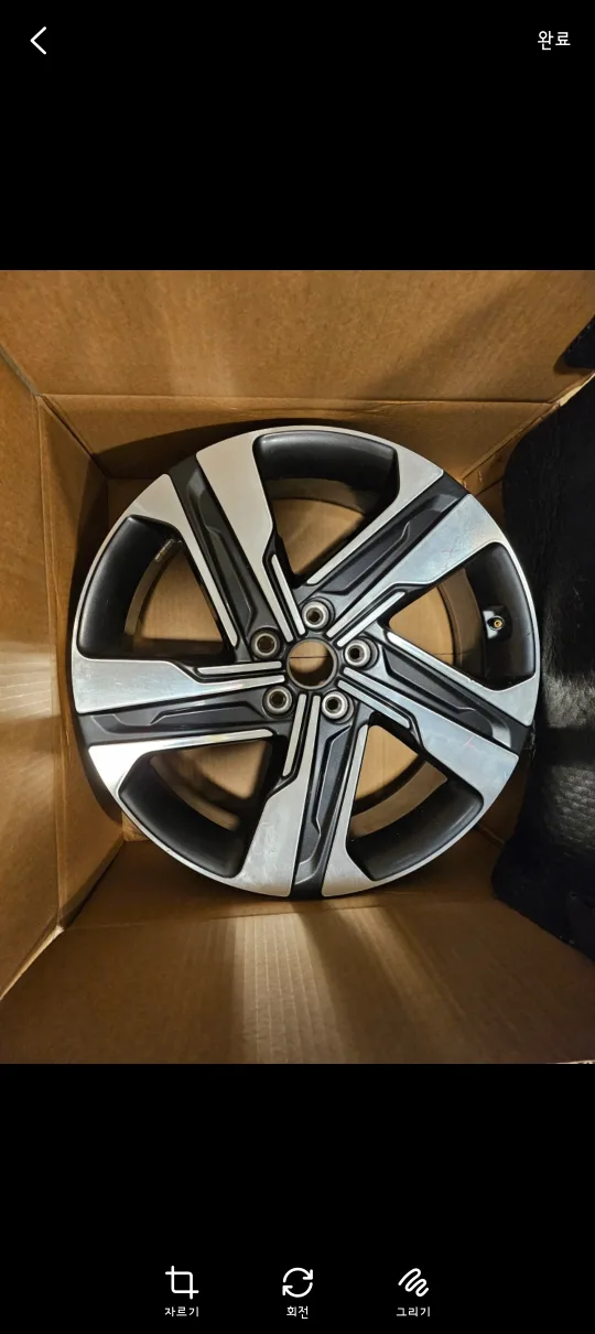 중고 휠(쏘렌토 하이브리드 MQ4 19인치) 팝니다.