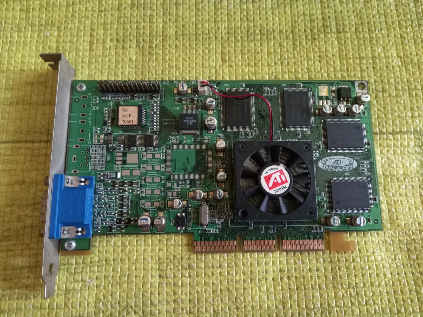 중고 골동품   atl  라디온 7200  agp   그래픽카드   11900원