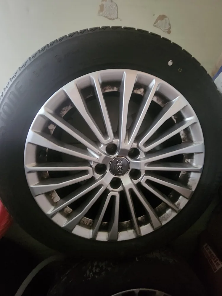 아우디A6 정품 순정휠 중고타이어 4짝. ..225/45/18