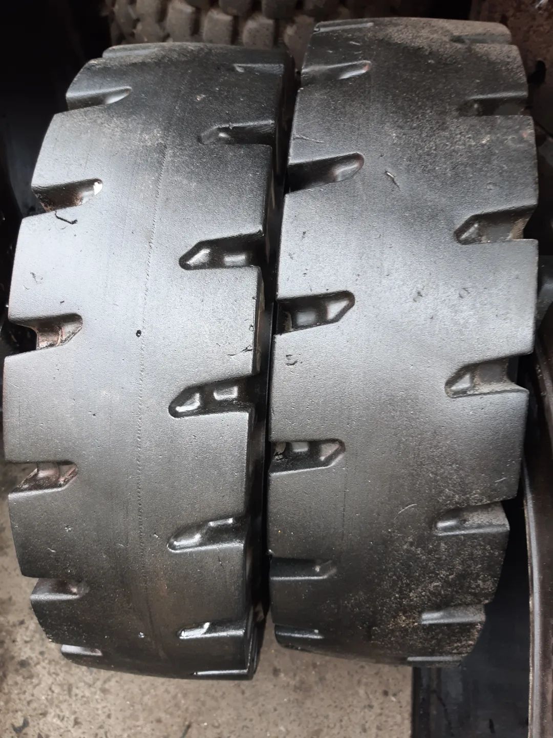 지게차 중고통타이어 싸게 4개 팝니다