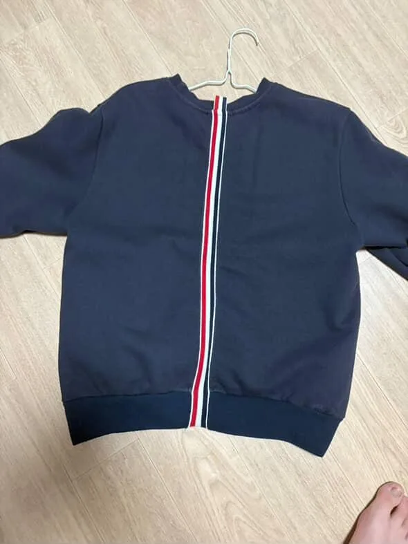 톰브라운 백삼선 네이비 맨투맨