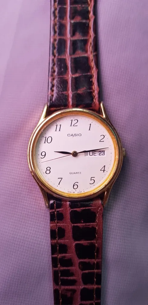 카시오 MQ-516 가죽 시계 중고 팝니다