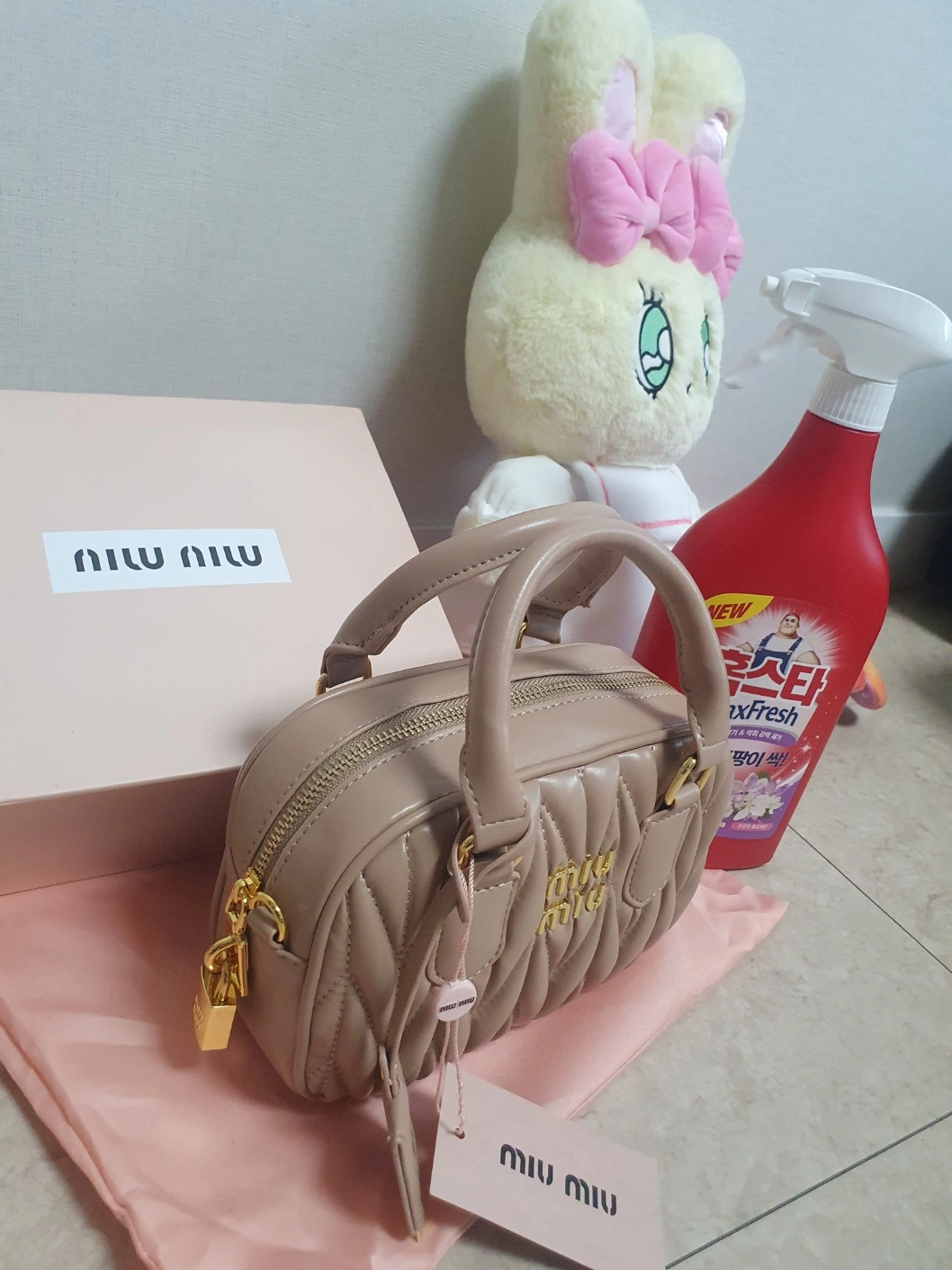 당근해요! Miu Miu탑핸들백 여름에 딱이예요!