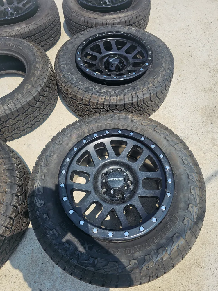 중고 훨 타이어 팝니다