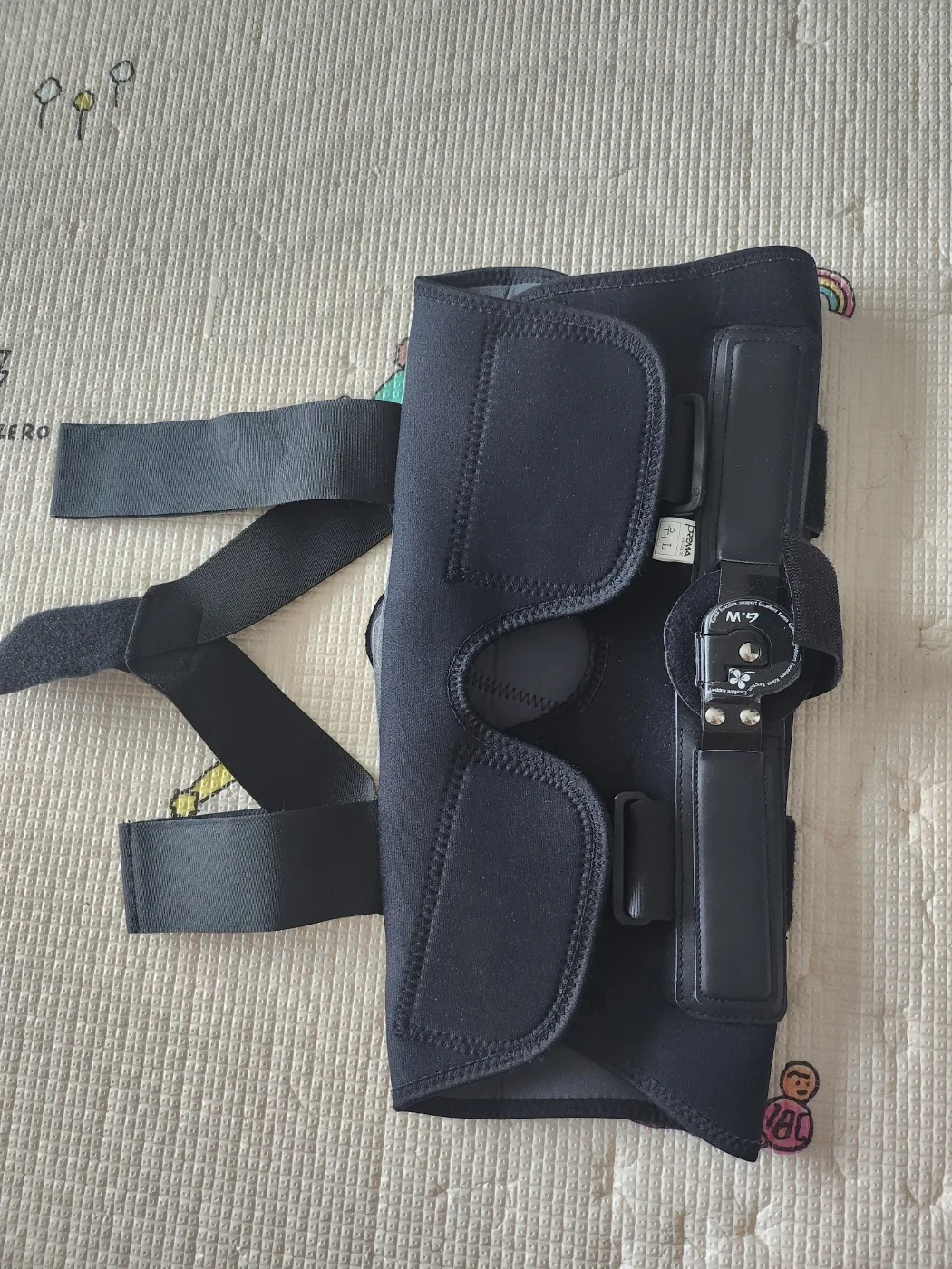 무릎 각도 조절 가능한 보호대 판매합니다.