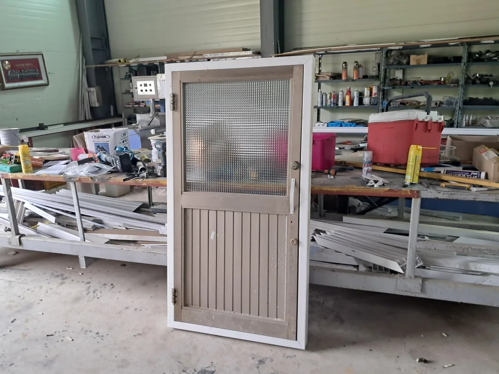 샷시 도어  후레임 포함 (중고)