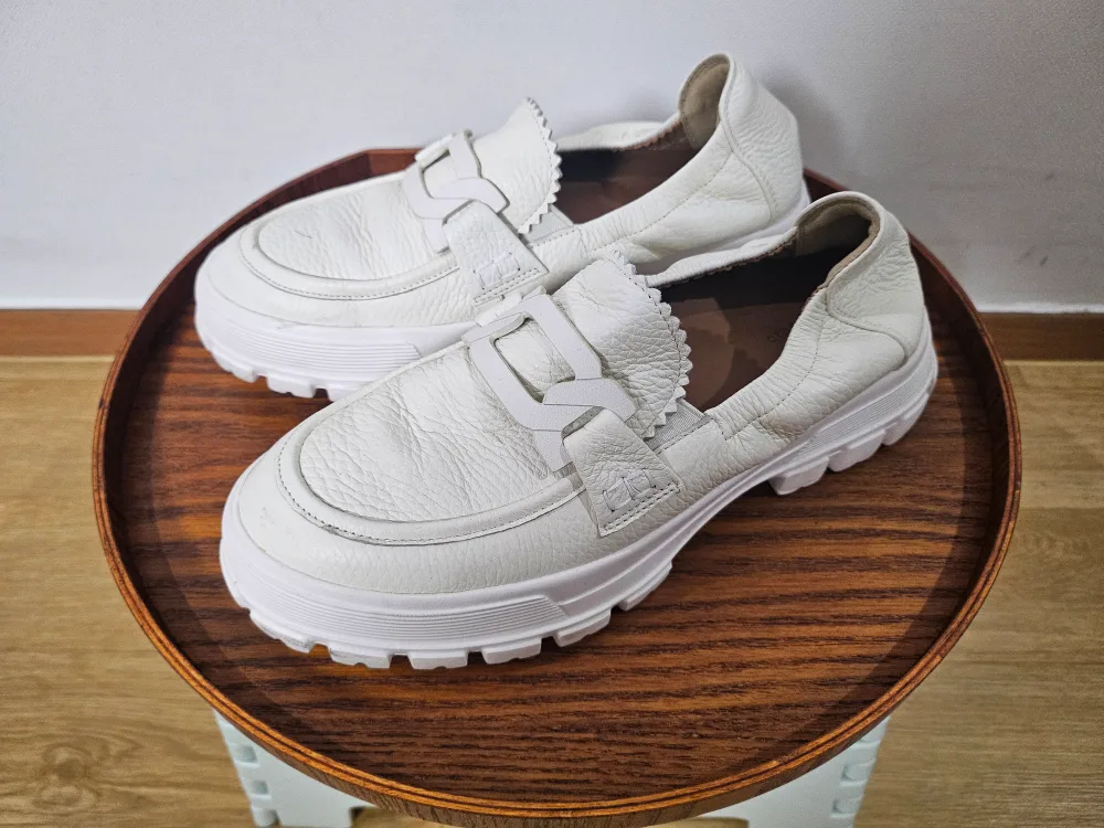 프리미엄 지스튜디오 스니커즈(중고)