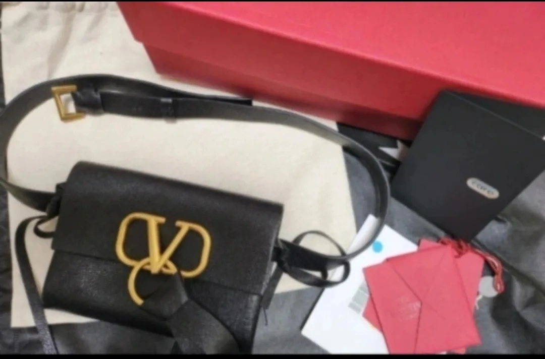 발렌티노 V로고 링 벨트백