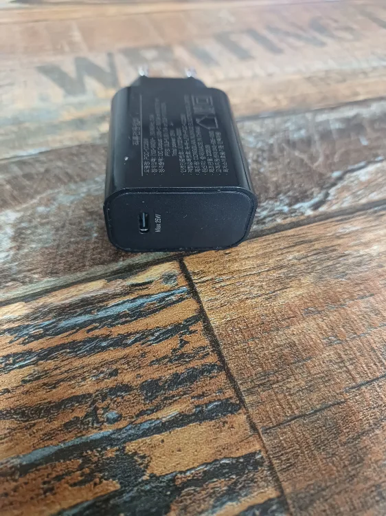 휴대폰   충전기