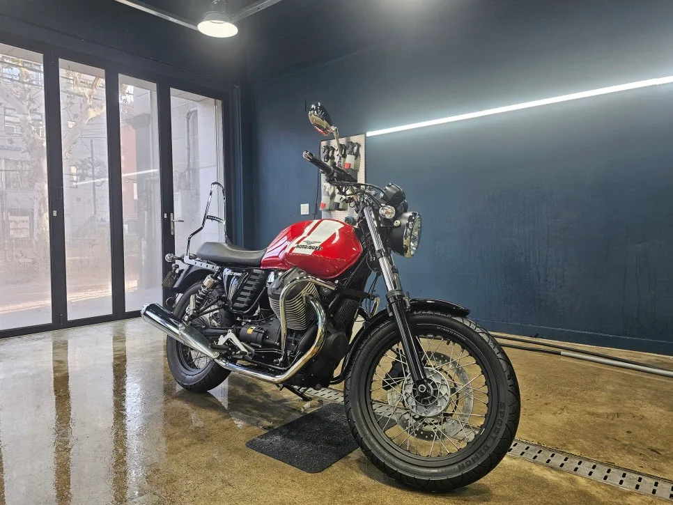 모토구찌 V7 II 스페셜 오토바이