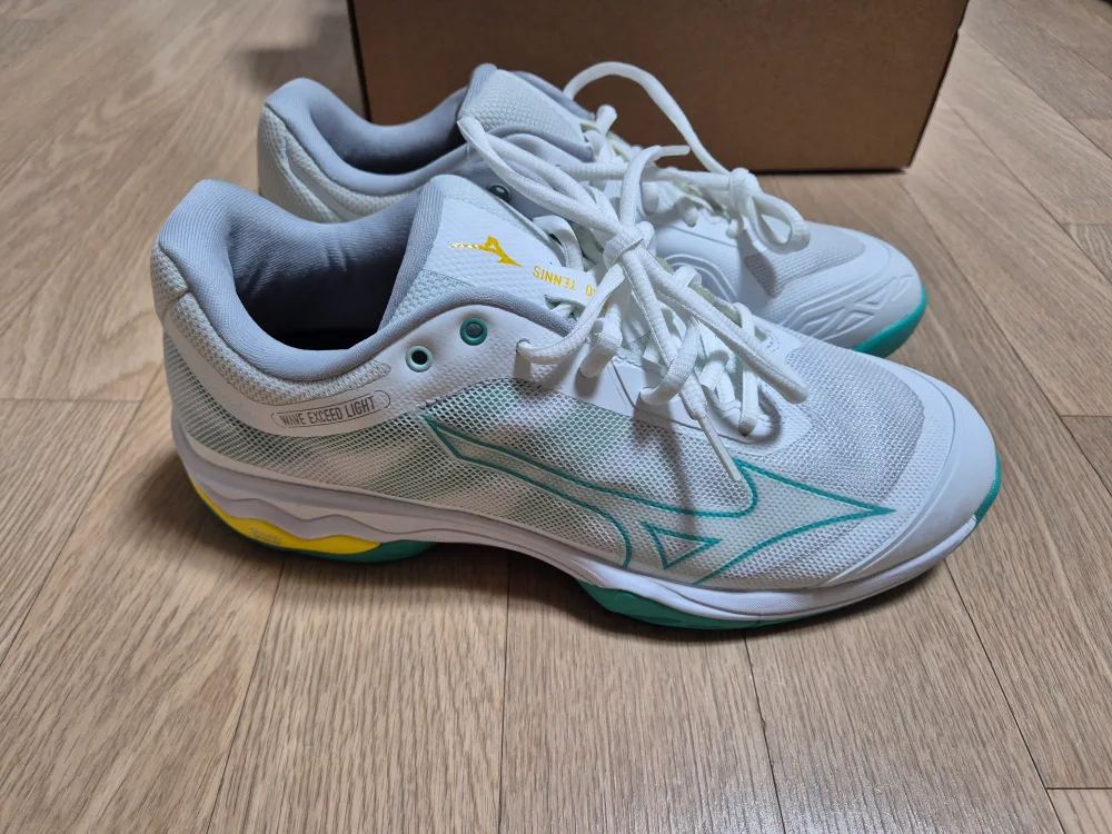 새상품 테니스화