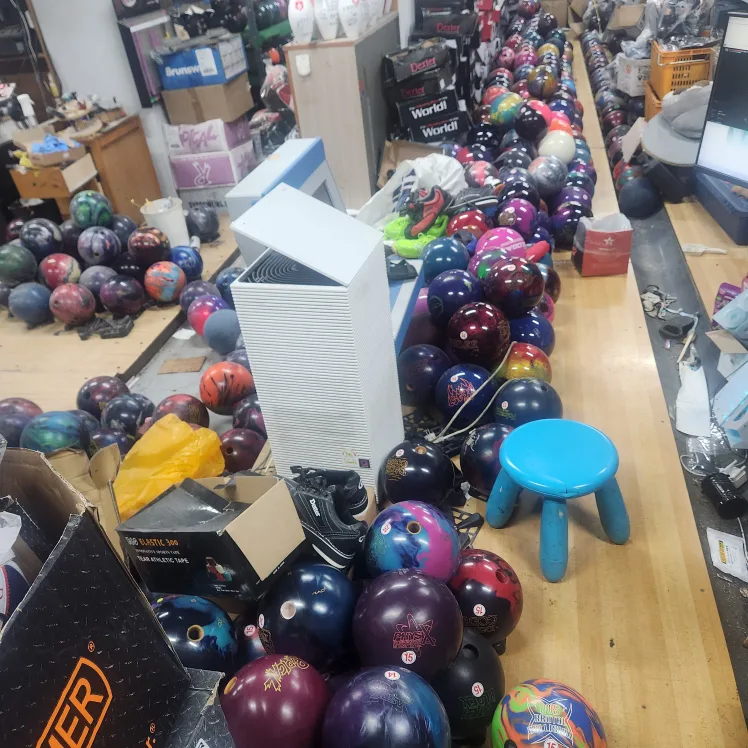 각종 중고 볼링공  지공비만받고 드립니다