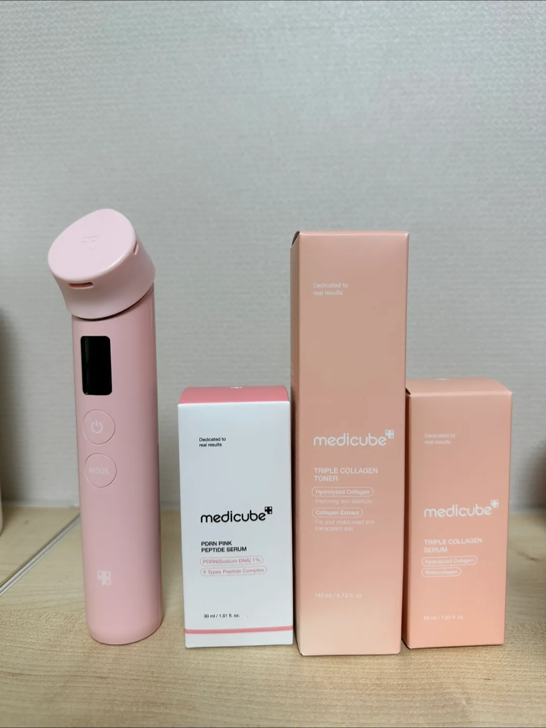 메디큐브 에이지알 부스터 프로 핑크(중고)