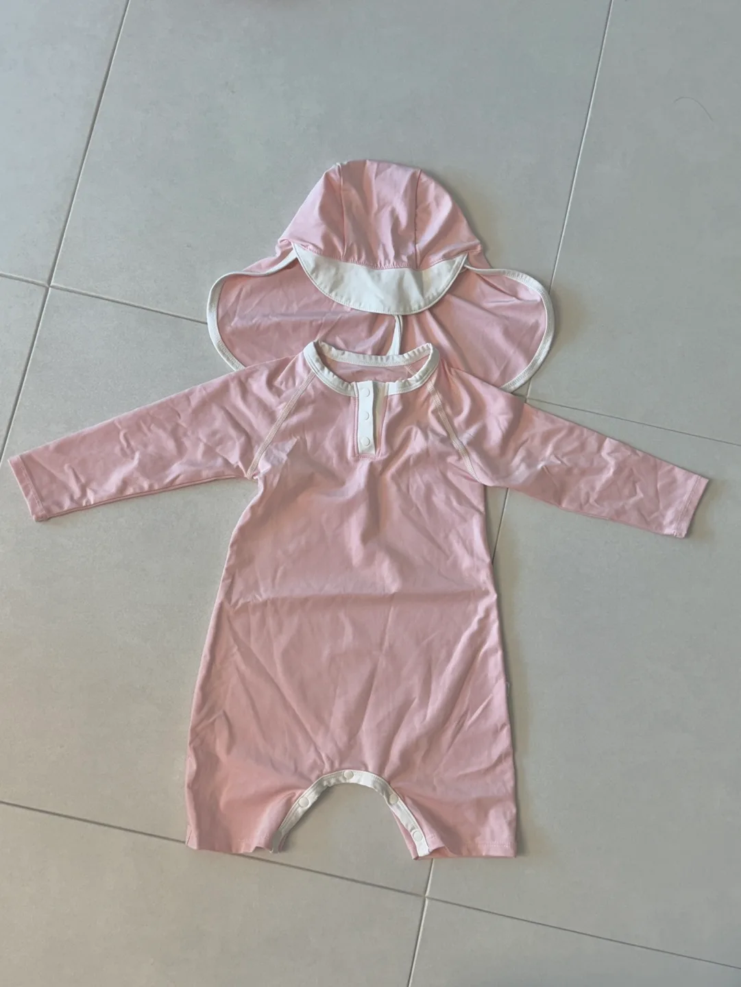 [한번입음]피카부 레쉬가드 수영복 전신 18m 모자s