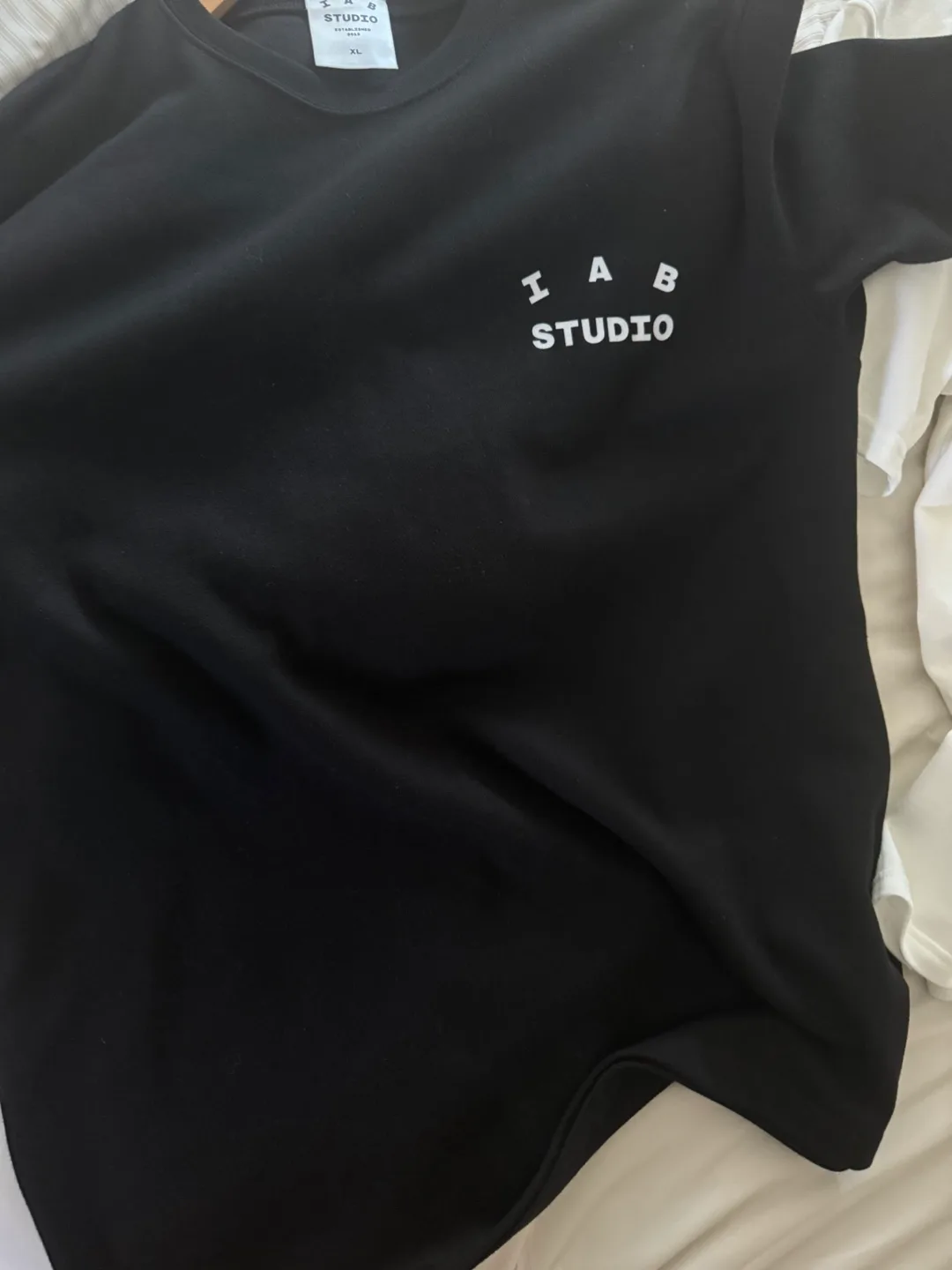 아이앱 IAB  스튜디오 10주년 티셔츠 중고 XL팝니다
