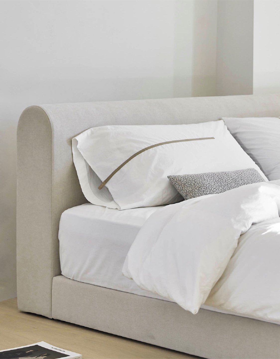 스테이모어 우디 킹 사이즈 패브릭 침대 프레임 + 매트릭스