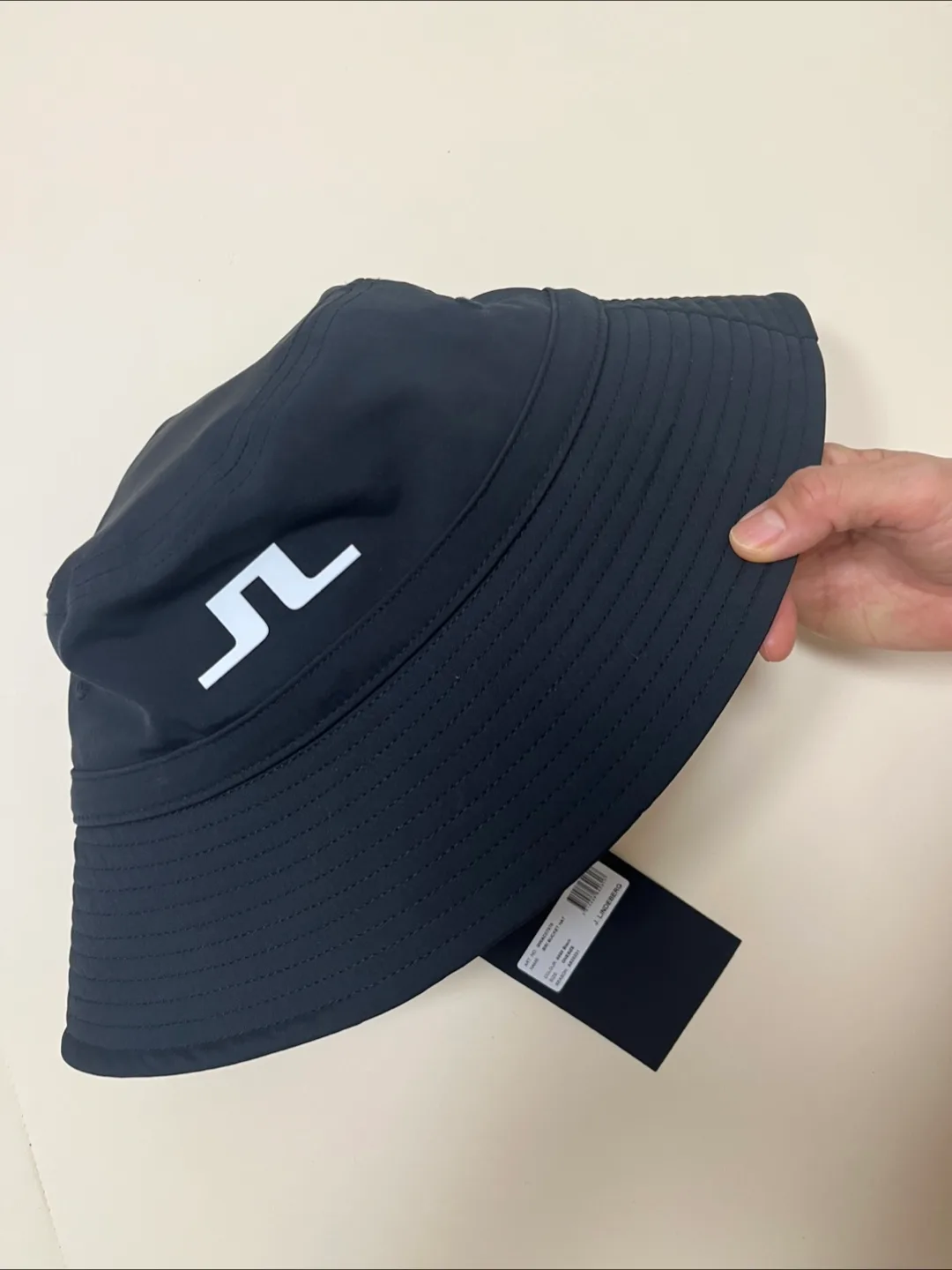 J.LINDEBERG 블랙 버킷햇