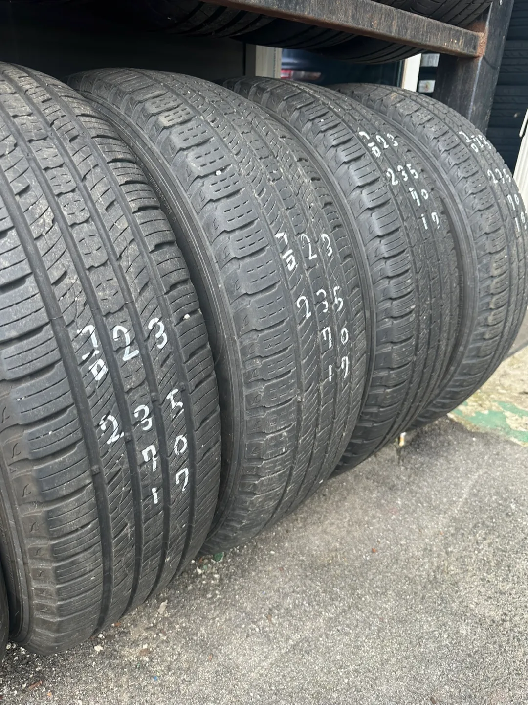 중고타이어 235/70r17 한대분