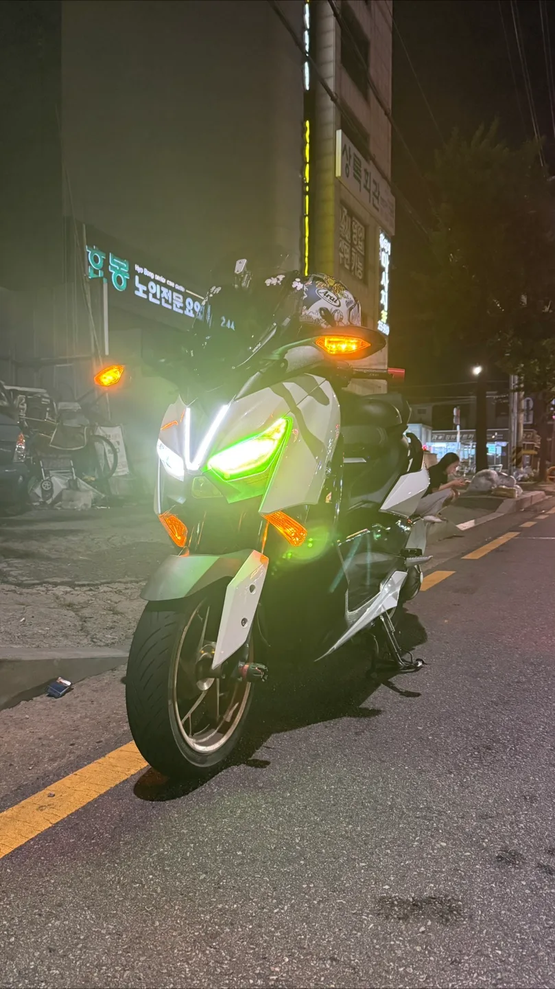 XMAX 300 21년식