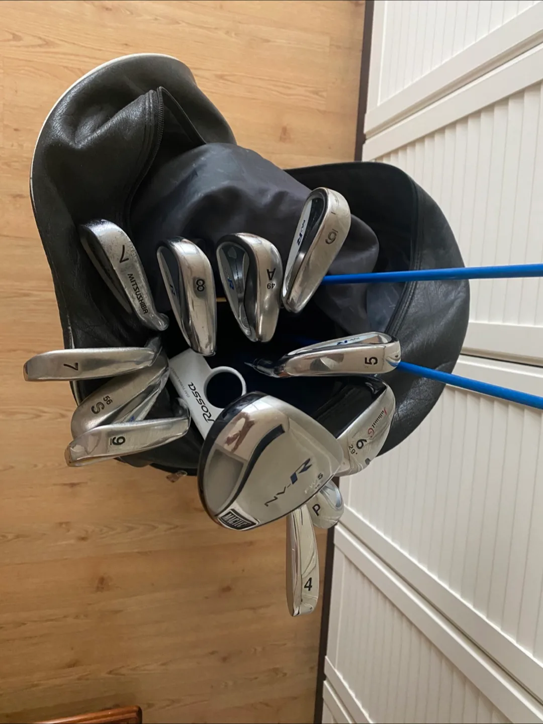 중고 골프백 아이언 퍼터 및 우드
