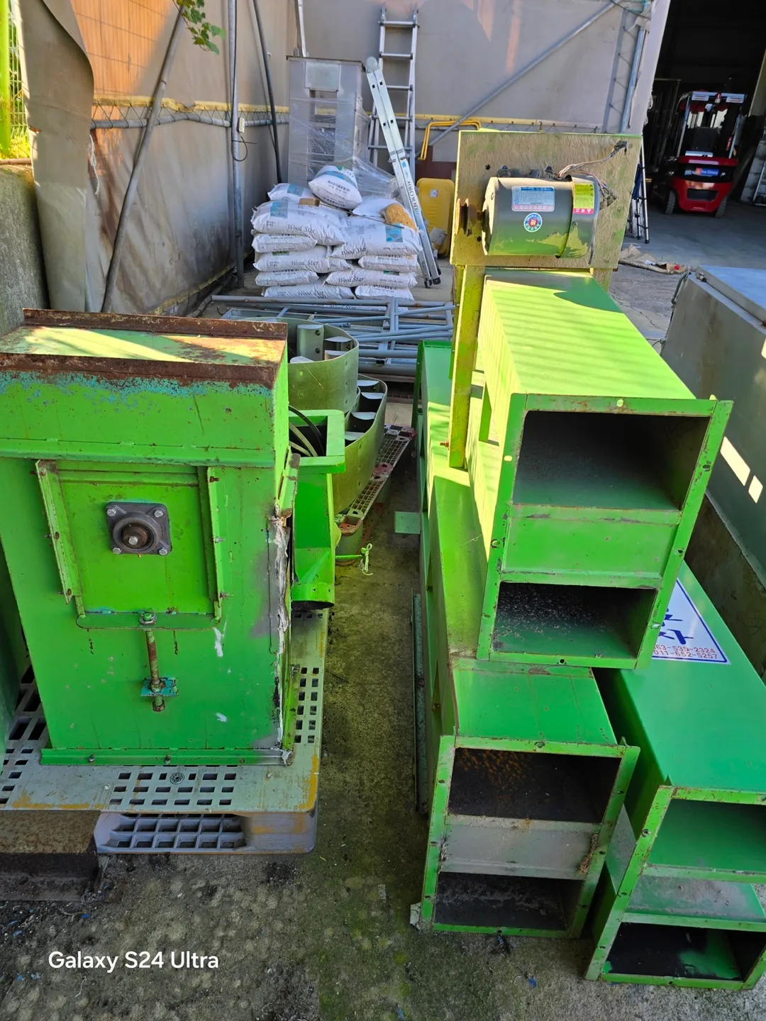 중고 곡물승강기2대형 높이 8200입니다.