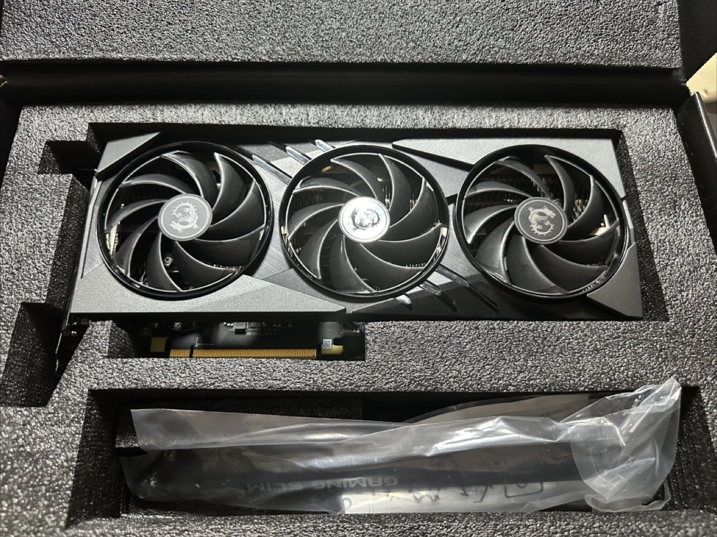 MSI RTX 4070 Ti SUPER 슬림