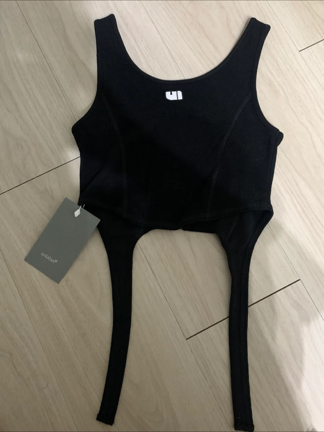 언레이블 슬리브리스 탑 나시 (새상품 택o)