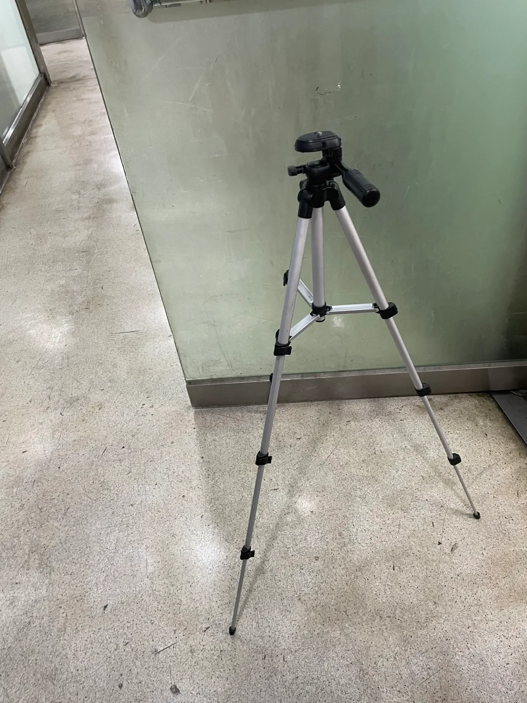 카메라 삼각대 팝니다(중고)