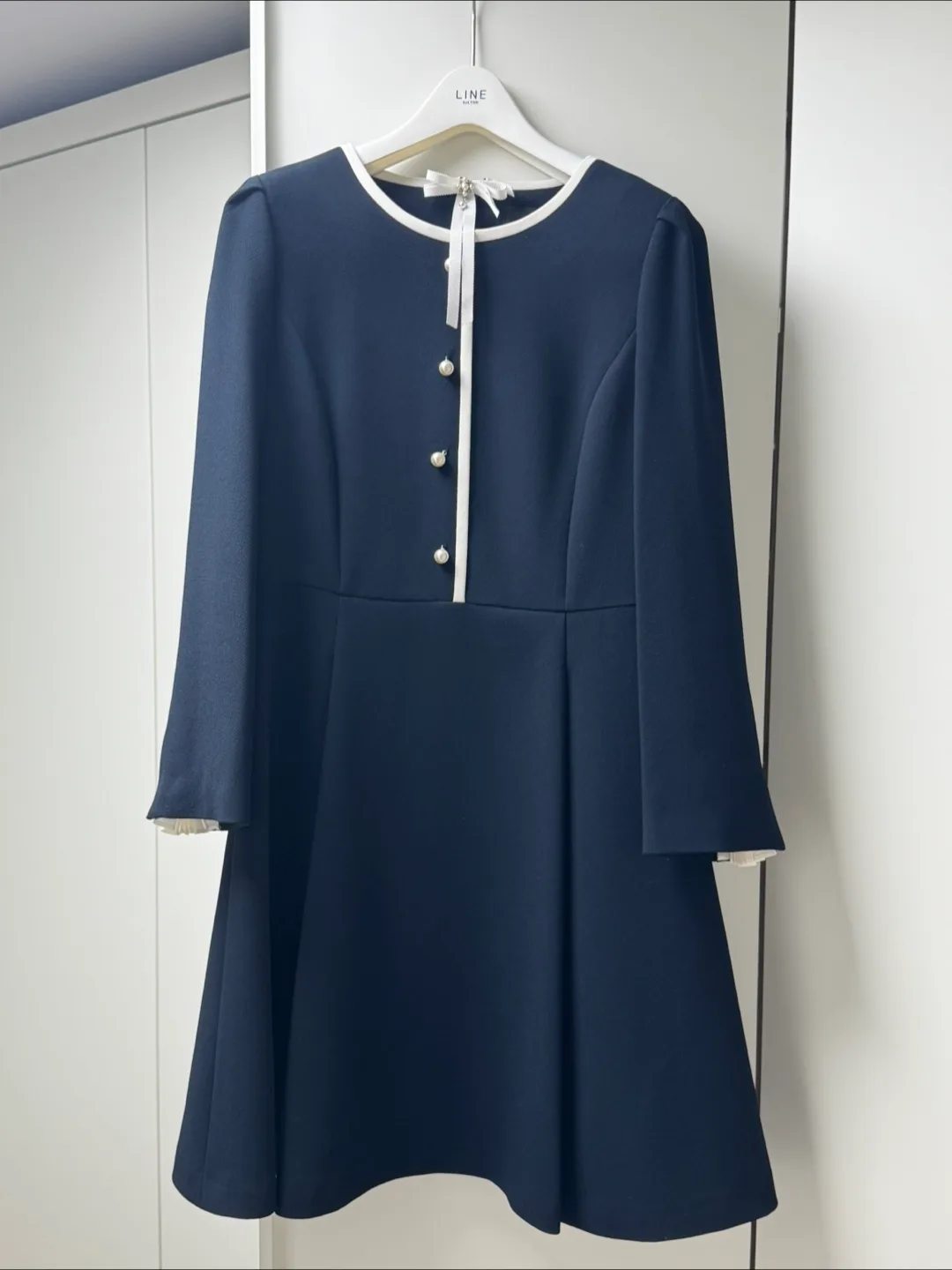 Satin 네이비 원피스입니다