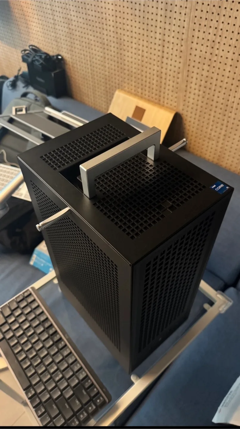 i7 + RX 6600XT + ITX 풀구성, 수냉/썬더볼트/해킨토시 가능