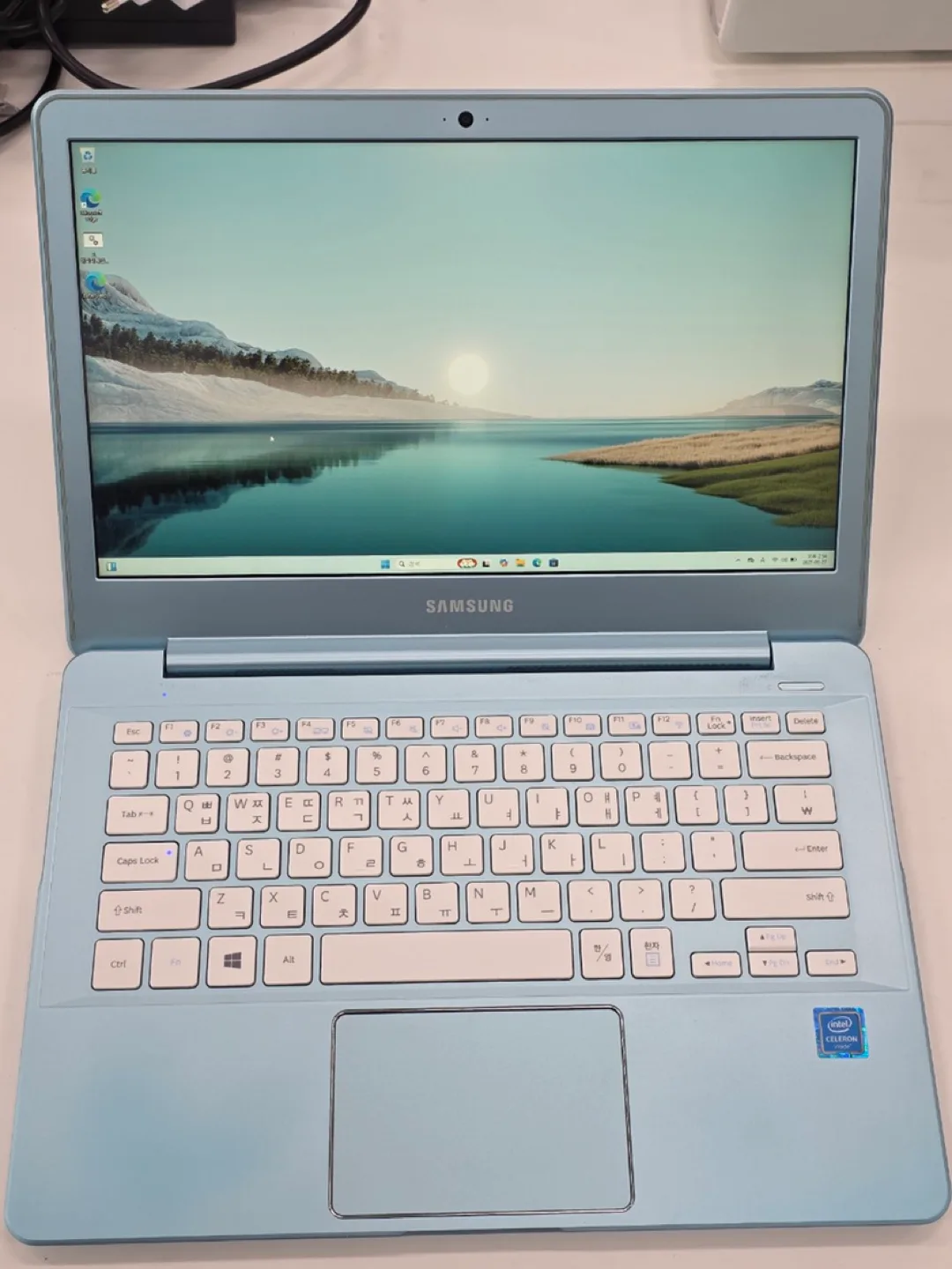 사무용 삼성 노트북9 Lite 13.3인치 노트북입니다.