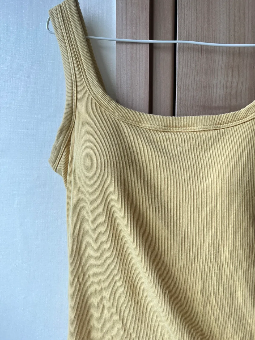 노란색 나시 브라탑