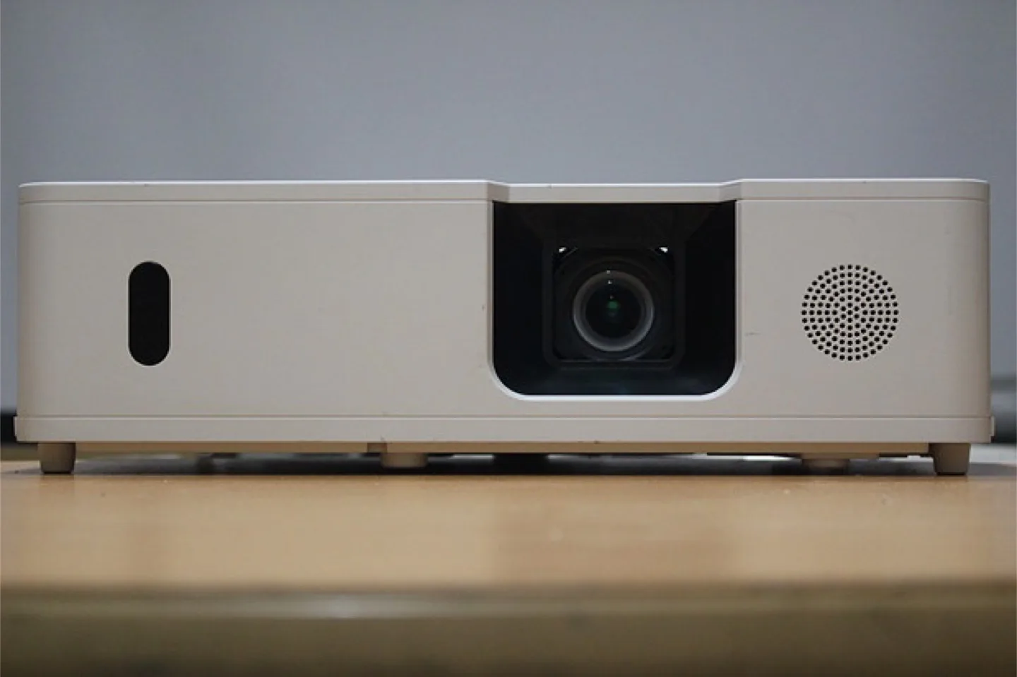 히타치 CP-X5550 A급 빔프로젝터