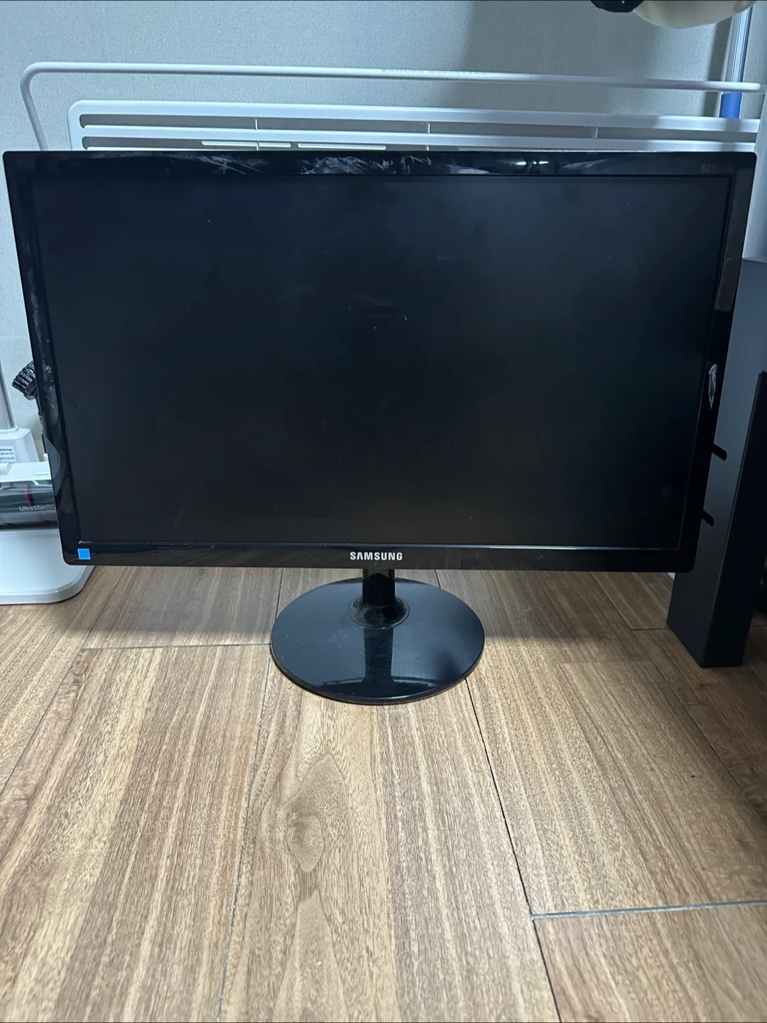삼성 23인치 모니터 팝니다.