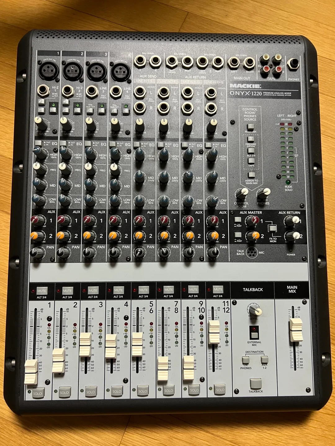 Mackie ONYX 1220 믹서